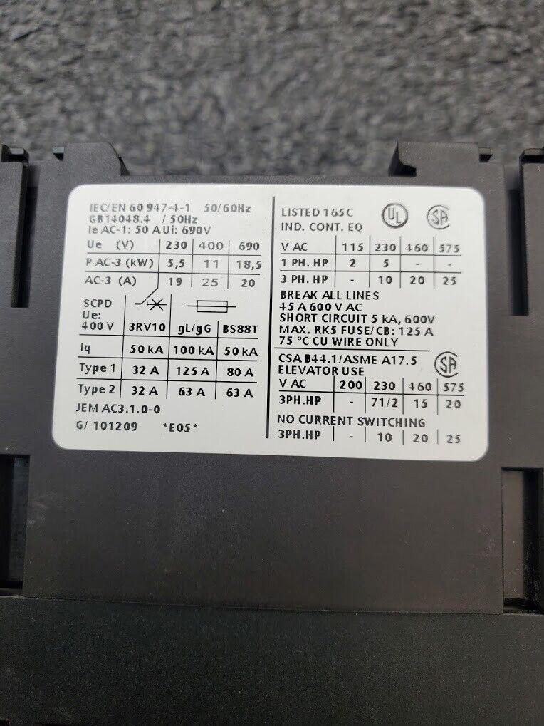 Siemens 3RT1033-1BB40 Contactor 230-600V 4 Pole 24VDC Coil 1/3PH DIN 5HP 10HP