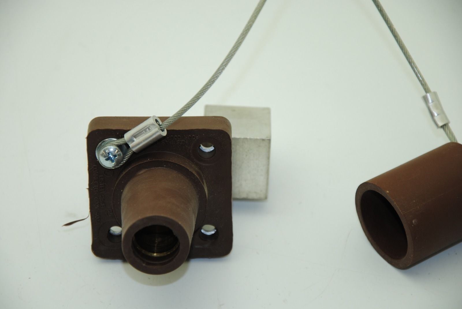 Leviton Single-Pole Female Receptacle, Brown, 5/8" ID
