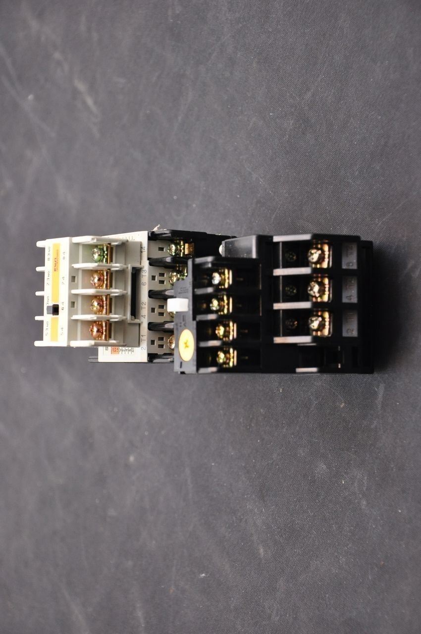 FUJI SC-4-0 THREE (3) Phase Contactor w.Fuji SZ-A40 & TK-5-1N Relay 24VDC