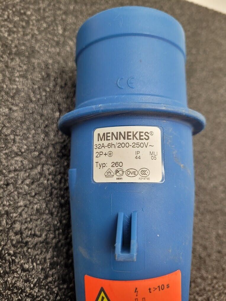 Mennekes 32A-6h/200-250V 2P+E Type 260 3 Pin PLUG (Blue) IP44