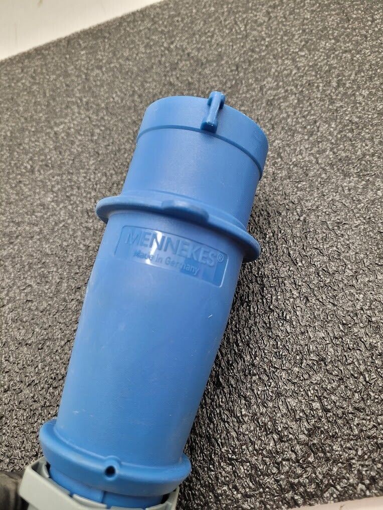 Mennekes 32A-6h/200-250V 2P+E Type 260 3 Pin PLUG (Blue) IP44