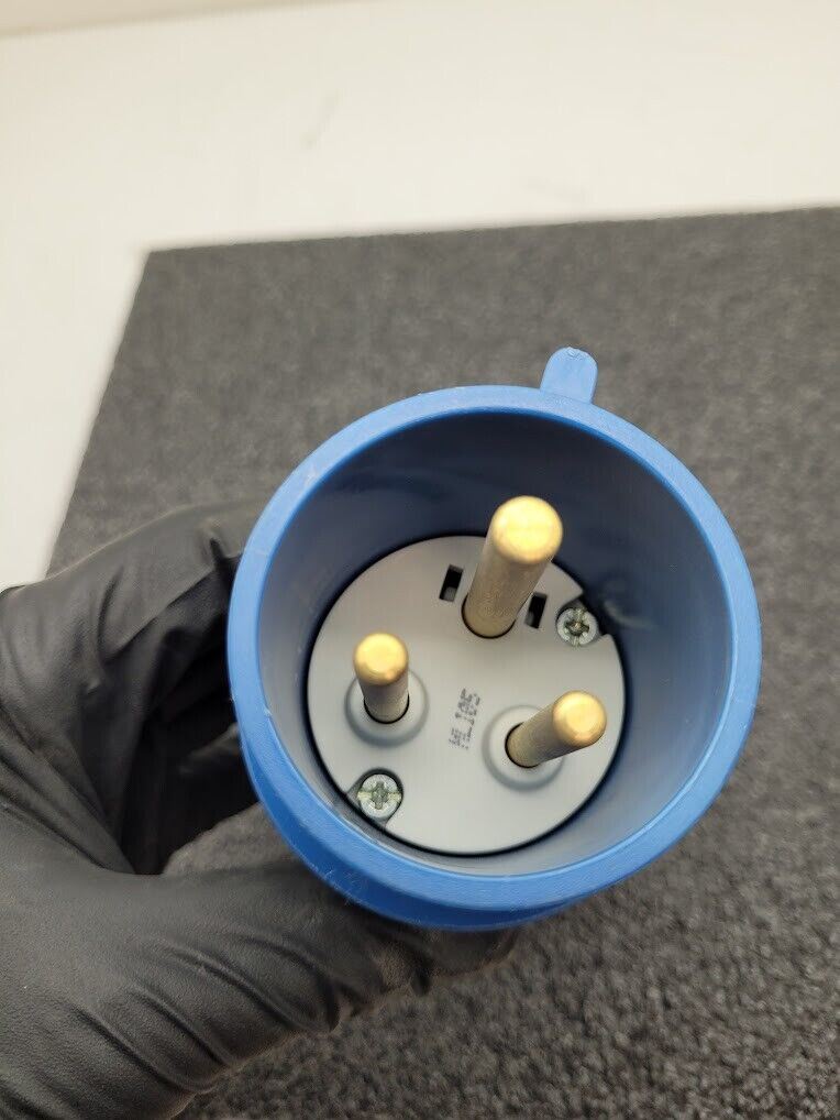 Mennekes 32A-6h/200-250V 2P+E Type 260 3 Pin PLUG (Blue) IP44