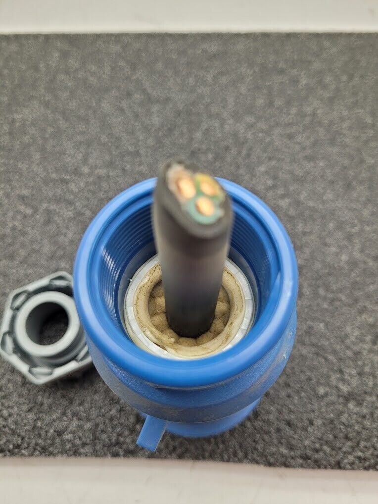 Mennekes 32A-6h/200-250V 2P+E Type 260 3 Pin PLUG (Blue) IP44