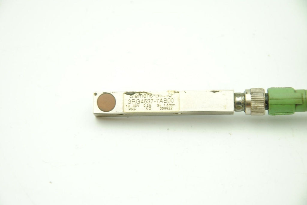 SIEMENS 3RG4637 7AB00, 10/30VDC 0.2A 1.5mm Proximity Switch
