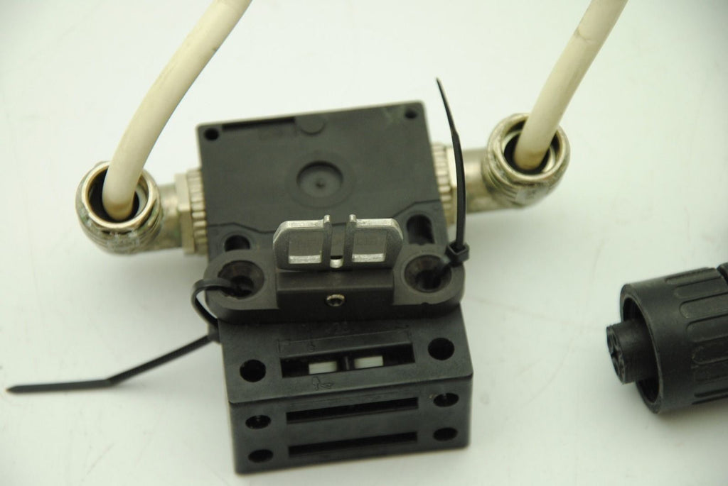 Schmersal AZ 15ZVK, Safety Interlock Switch w/ Lock