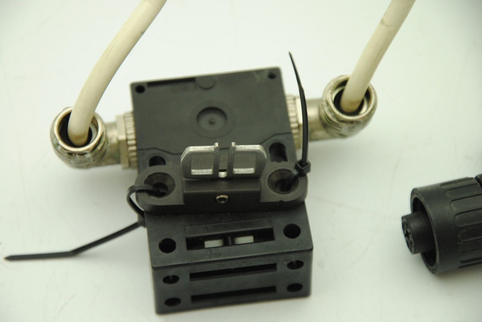 Schmersal AZ 15ZVK, Safety Interlock Switch w/ Lock