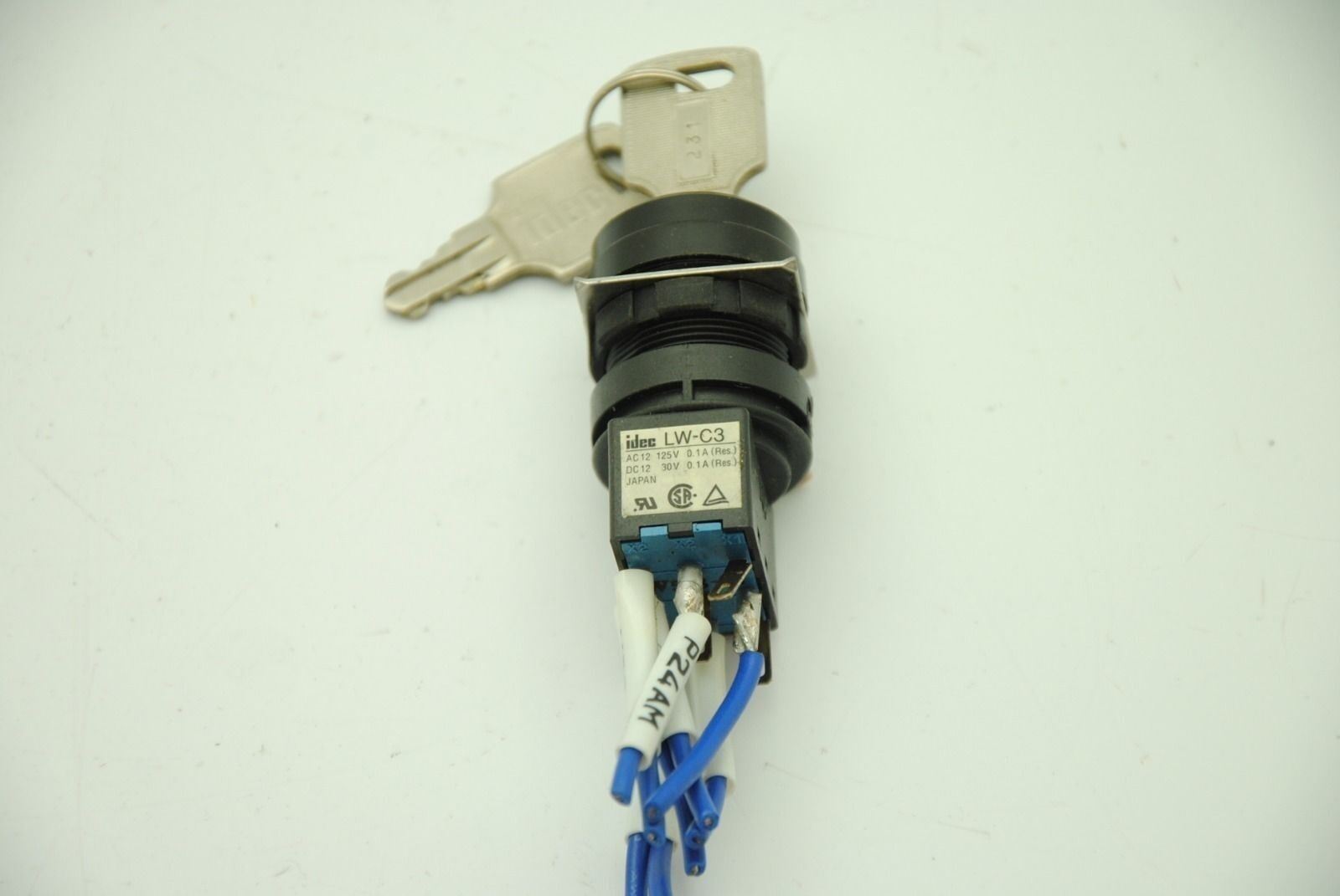 IDEC LW-C3, 3 Position Key Switch w/ Keys