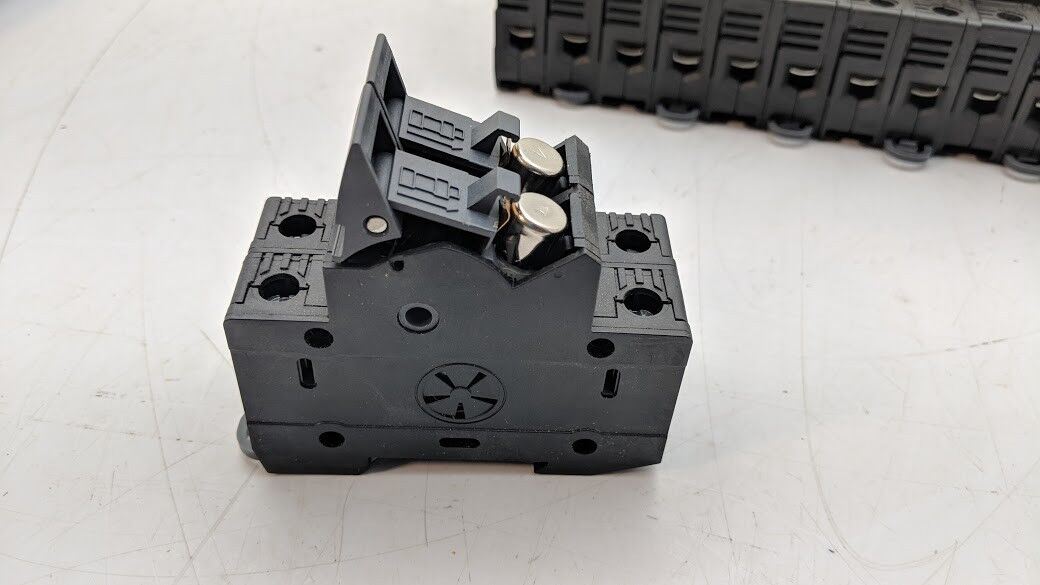 PHOENIX CONTACT UK 10,3-CC HESILED 2-Pole Fuse Holder 30A 600V FNQ-R-1 Lot of 18