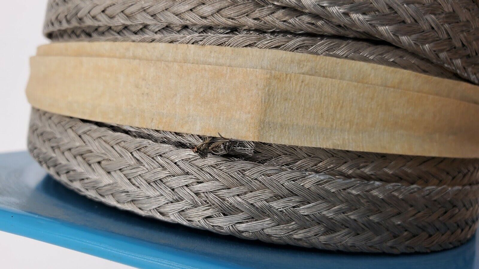 BELDEN 5037 240 x #30 Braided Tinned Copper 100 ft 6 AWG Approx. Dim. 3/32"x1/2"