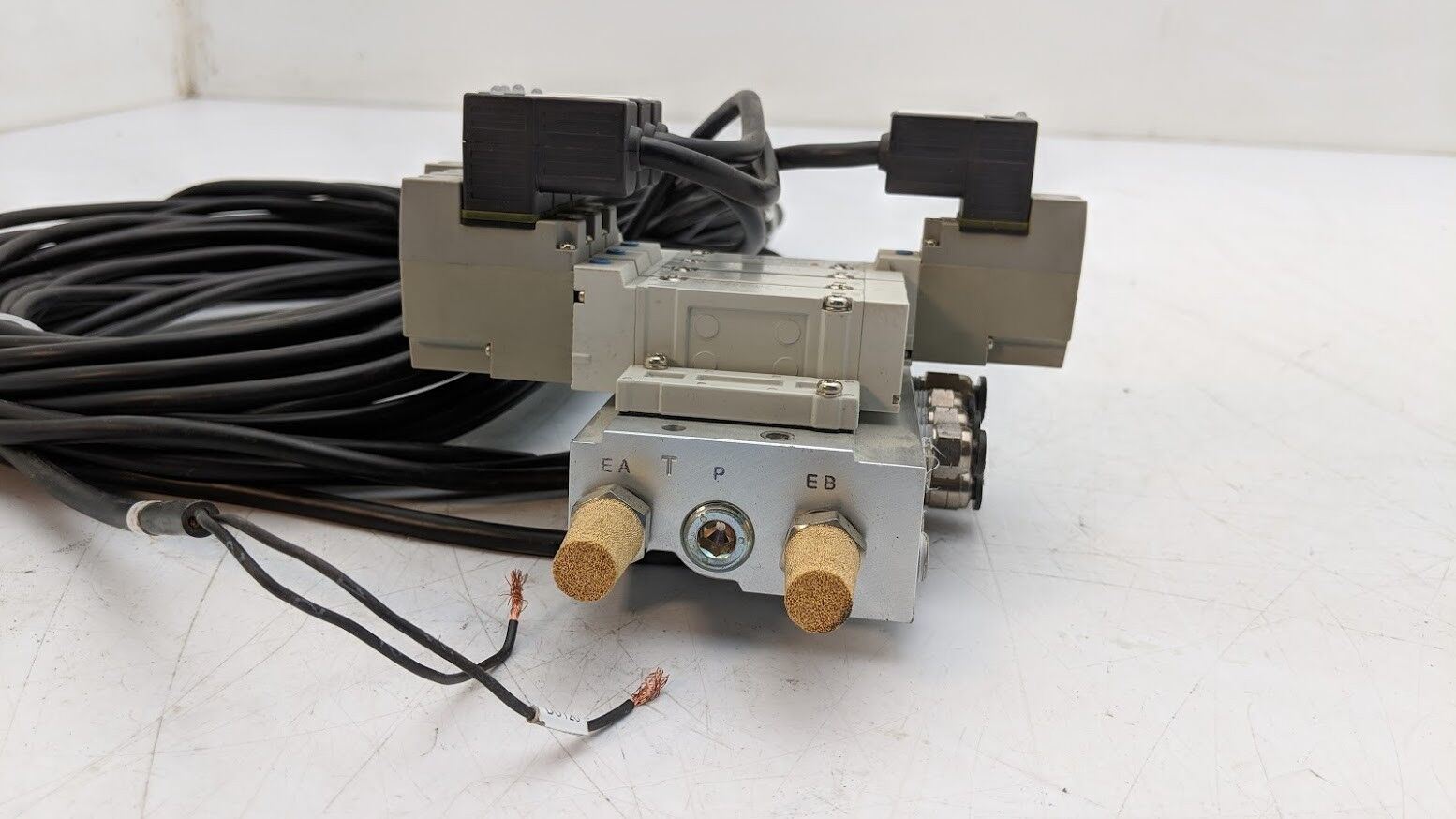 4x SMC SY5140-5DZ, SY5340-5DZ Base Mount Solenoid Valve 5 Port 2-3 Position 24V