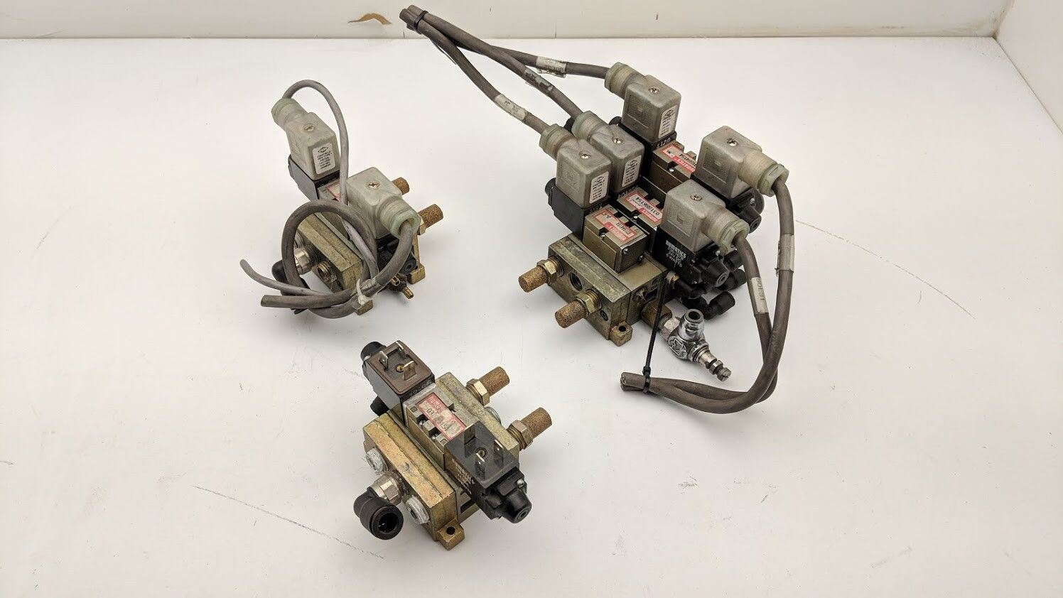 3x Numatics Pnumatic Manifold Block 5 Port 2-3 Position Solenoid 031SS4154 24VDC