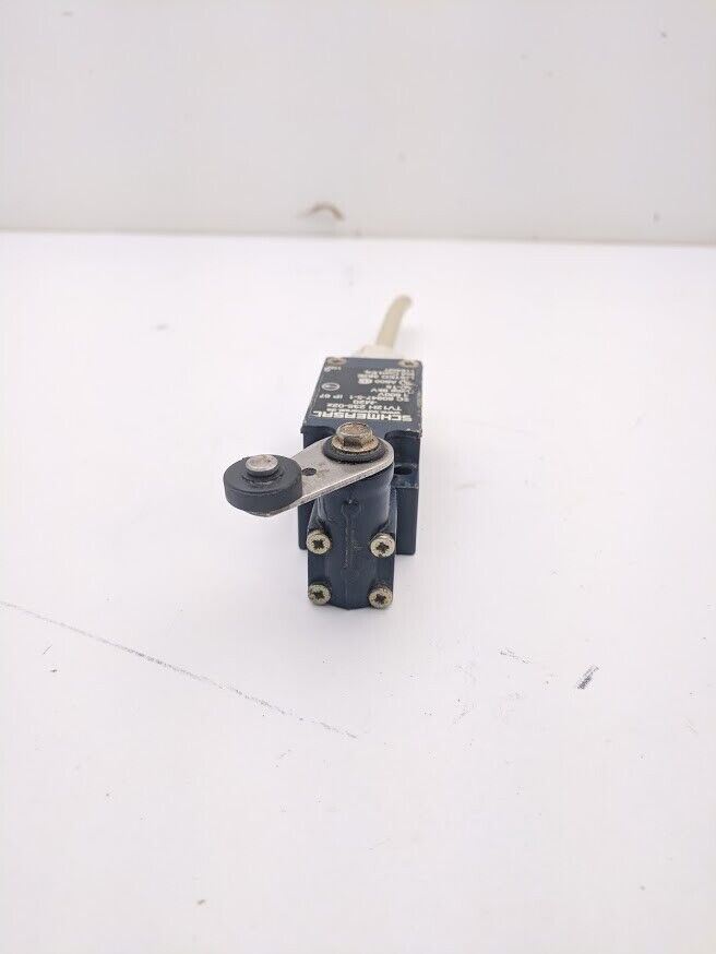 Schmersal TV12H 235-02z, 20z Safety Door Roller Lever Limit Switch Contact IP67