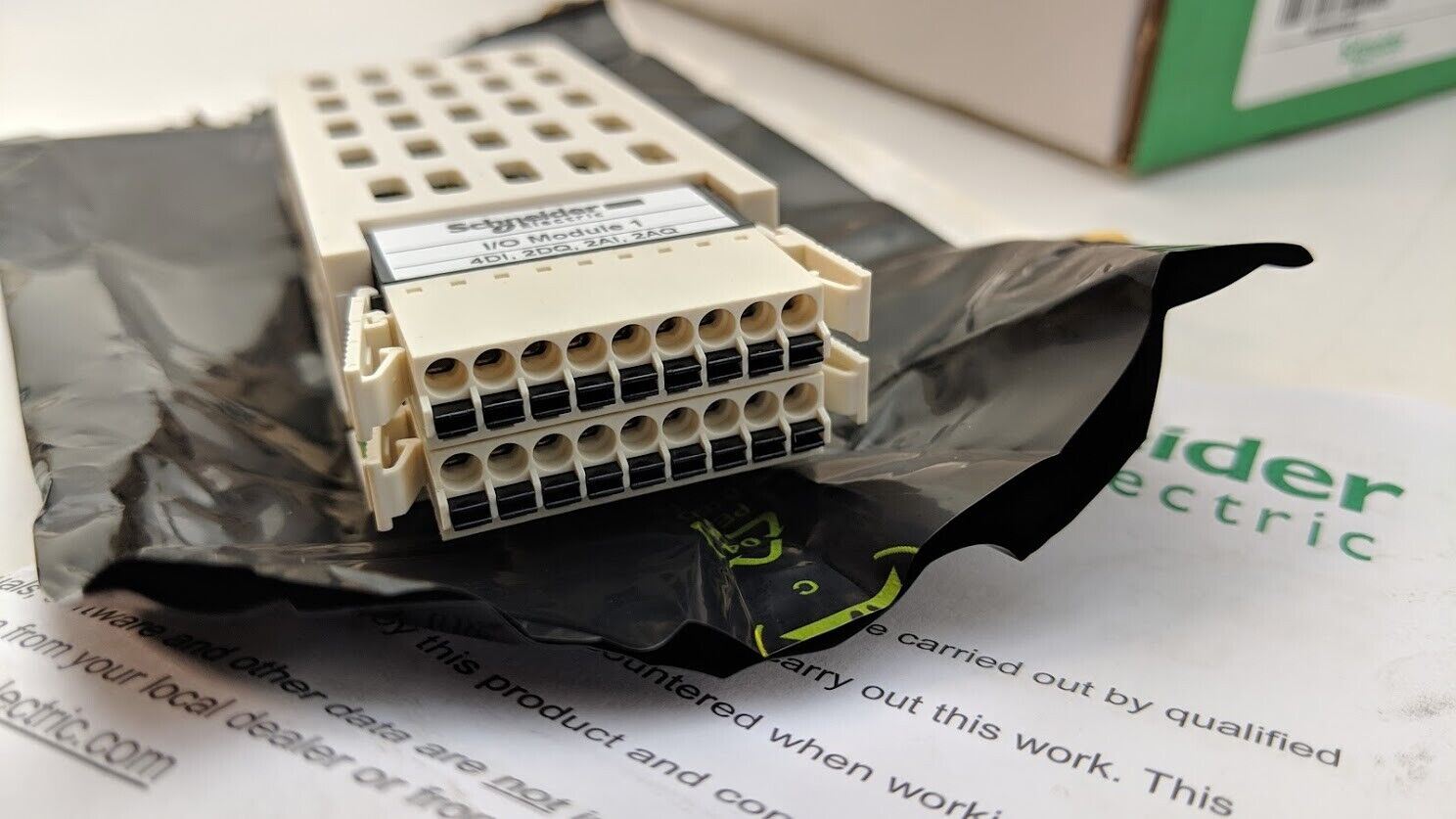 Schneider Electric Servo Drive I/O Module Lexium 32 VW3M3302 4DI 2DQ 2AI 2AQ