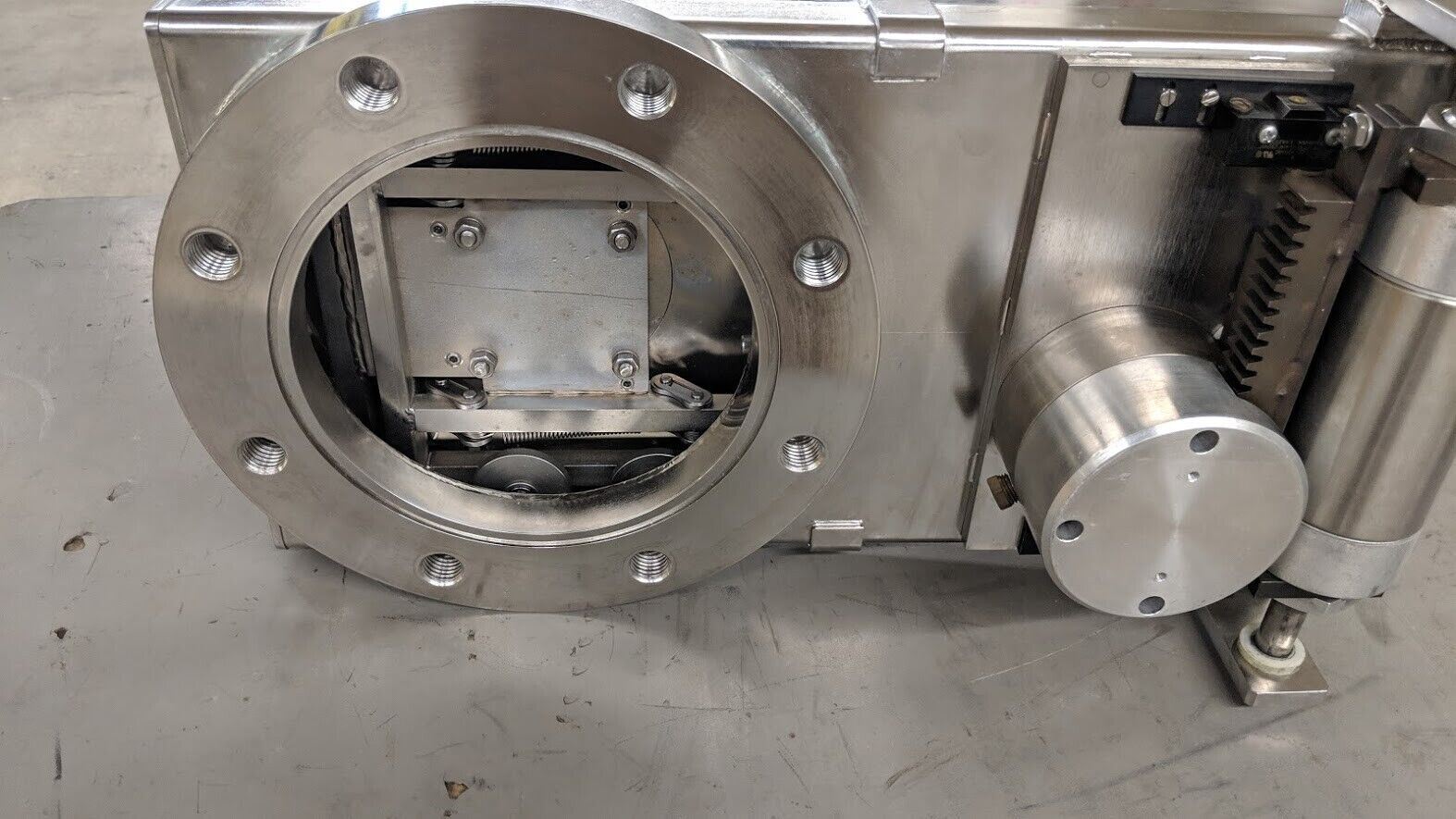 KEY High Vacuum Products 7" VAT Valve Pneumatic Actuator GV-7A2GR-LSION
