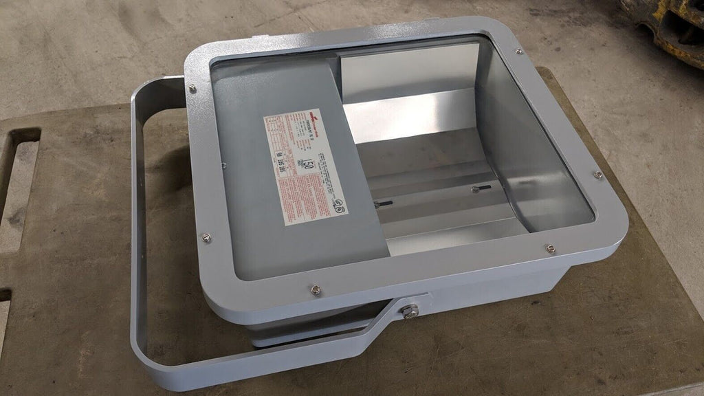 Cooper Crouse-Hinds FMVSY150/MT 76 Industrial Hazardous Location Light Fixture