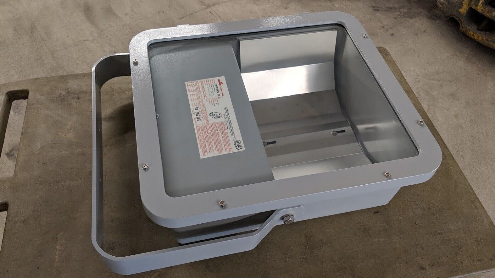 Cooper Crouse-Hinds FMVSY150/MT 76 Industrial Hazardous Location Light Fixture