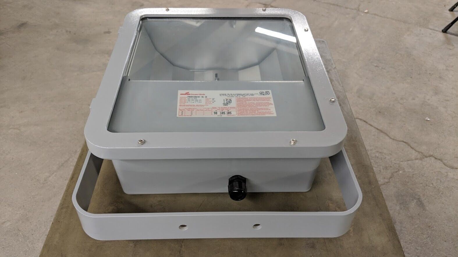 Cooper Crouse-Hinds FMVSY150/MT 76 Industrial Hazardous Location Light Fixture