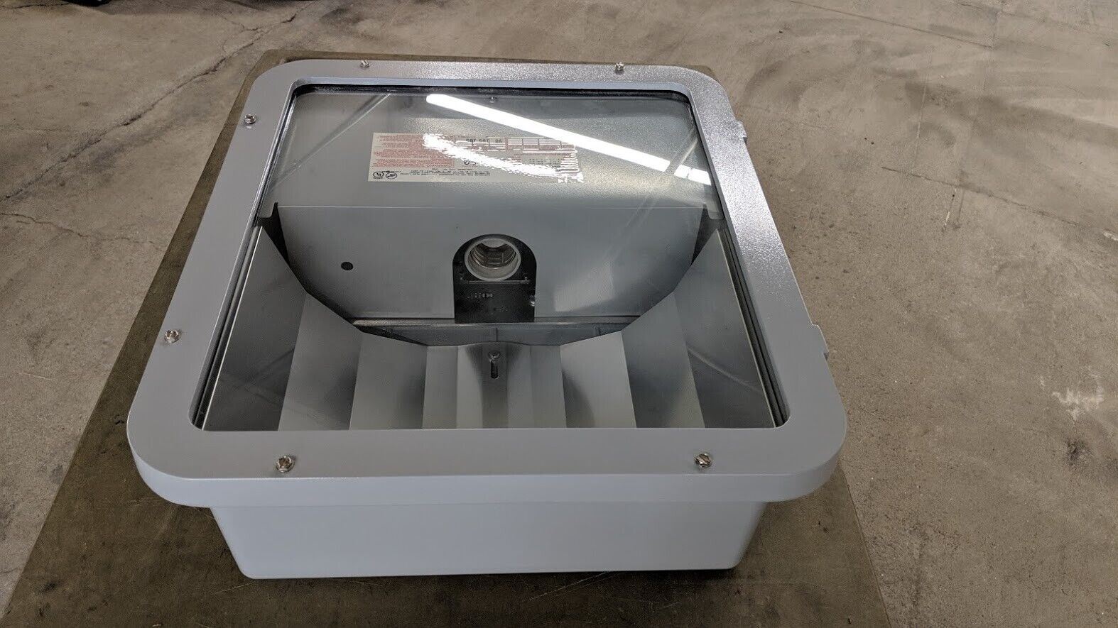 Cooper Crouse-Hinds FMVSY150/MT 76 Industrial Hazardous Location Light Fixture