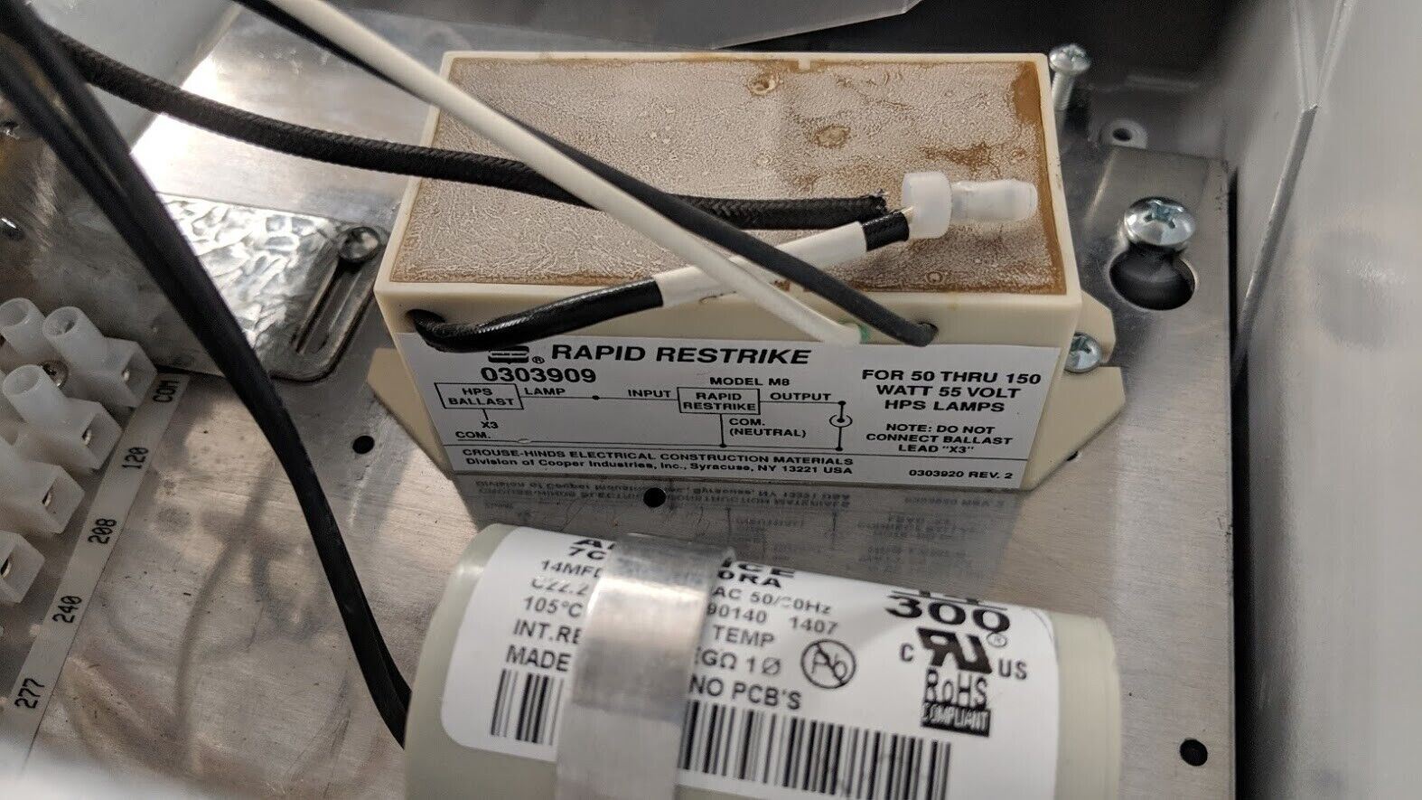 Cooper Crouse-Hinds FMVSY150/MT 76 Industrial Hazardous Location Light Fixture