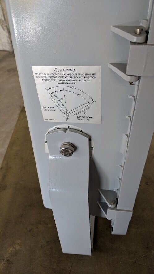 Cooper Crouse-Hinds FMVSY150/MT 76 Industrial Hazardous Location Light Fixture