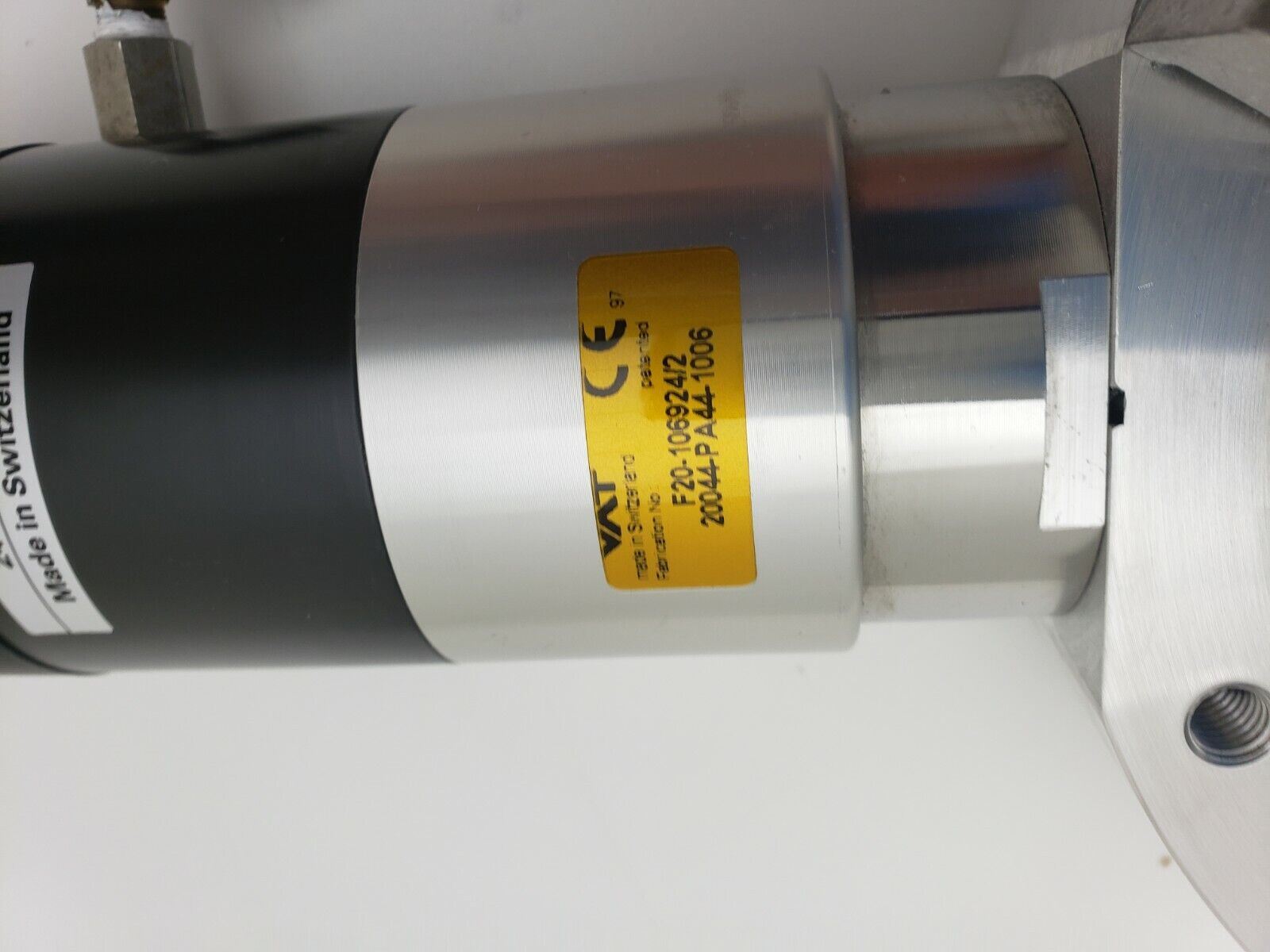 VAT F20-106924/2 6" Pneumatic Air Butterfly Valve 1.5" Vent Port 24VDC