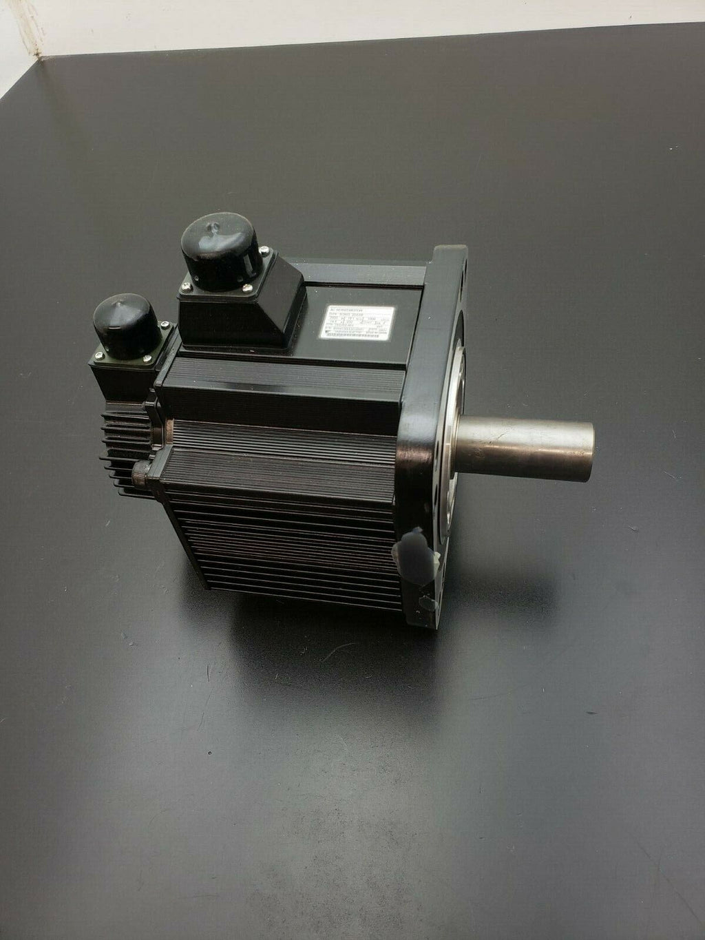 New Yaskawa AC Servo Motor SGMG-20ASB New 2Kw 200V 18.5 A