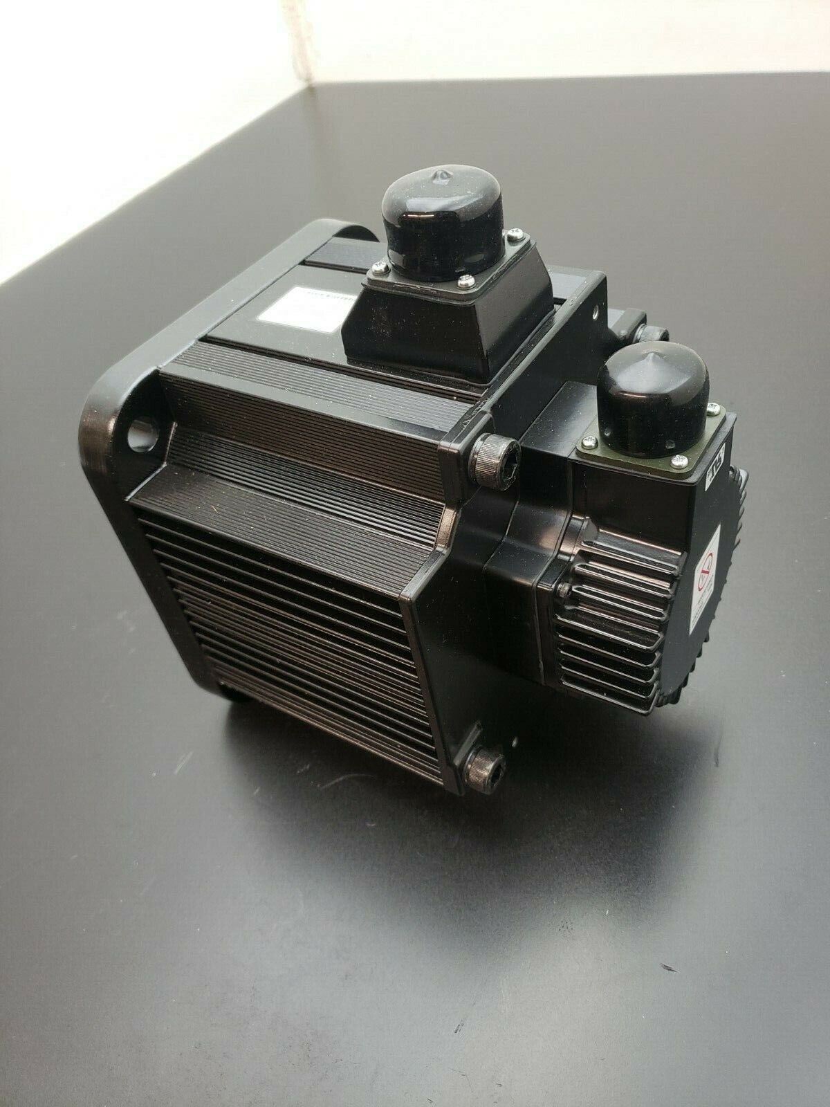 New Yaskawa AC Servo Motor SGMG-20ASB New 2Kw 200V 18.5 A
