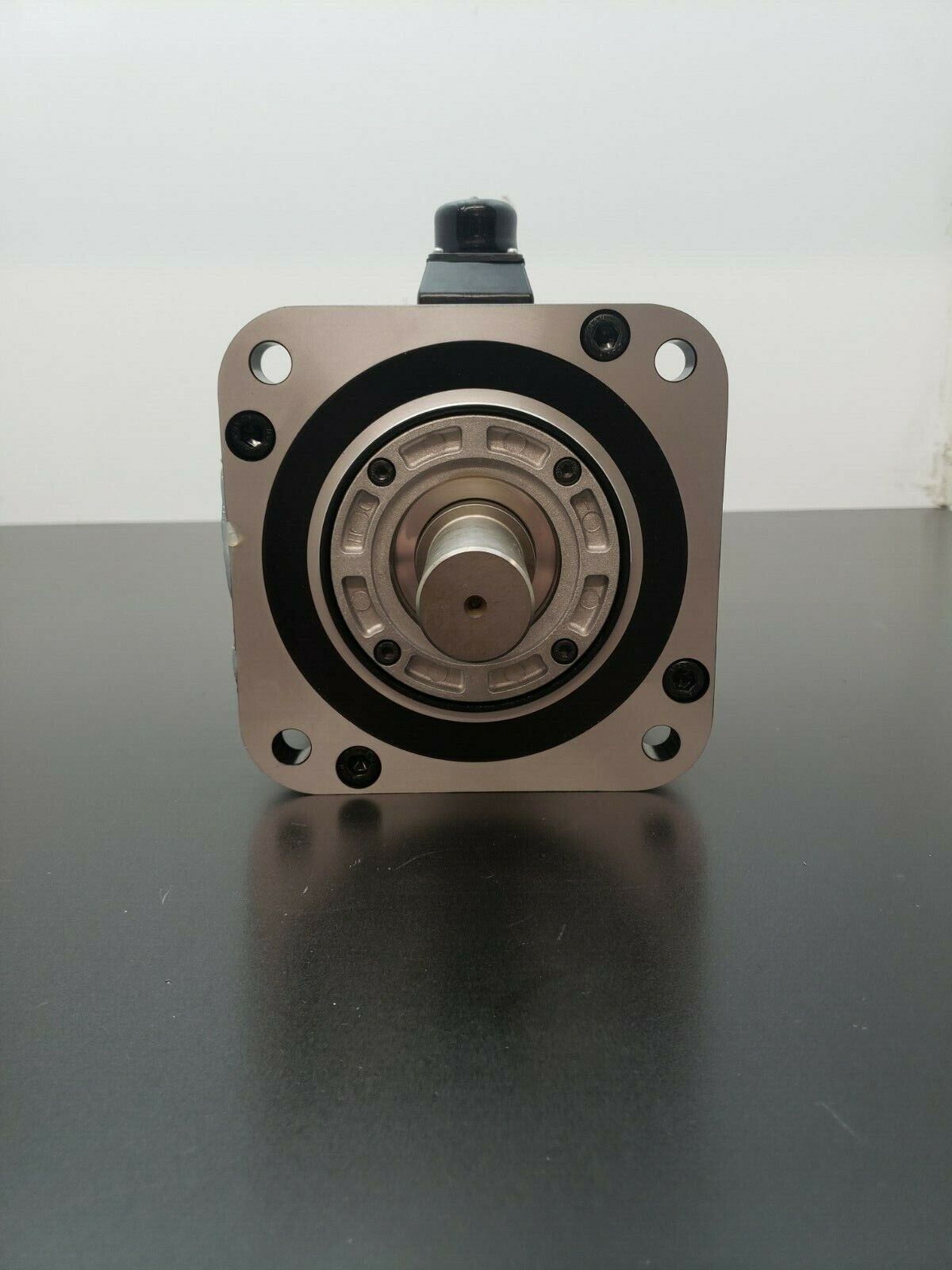 New Yaskawa AC Servo Motor SGMG-20ASB New 2Kw 200V 18.5 A