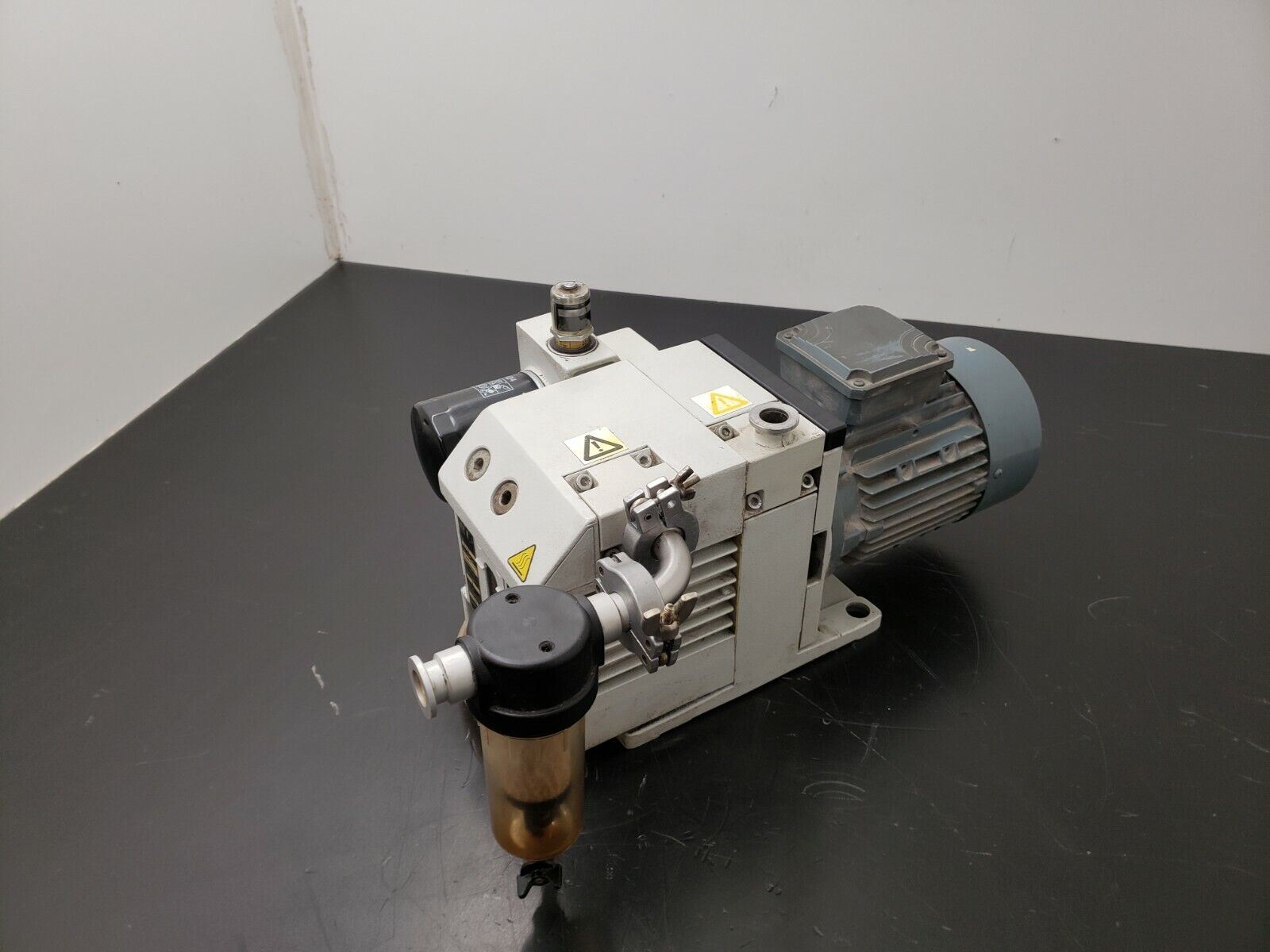 Leybold Trivac 240V D4B Tested To 11 Microns W/ AF8 Filter, OF4-25