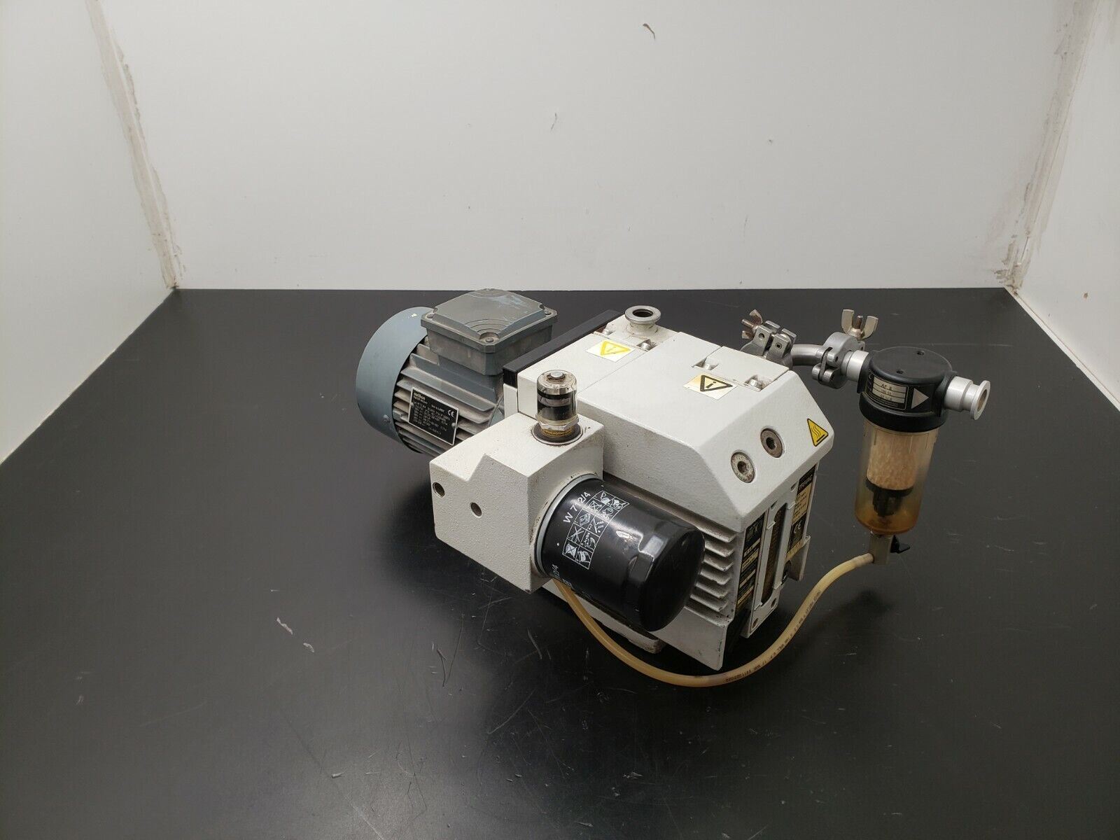 Leybold Trivac 240V D4B Tested To 11 Microns W/ AF8 Filter, OF4-25