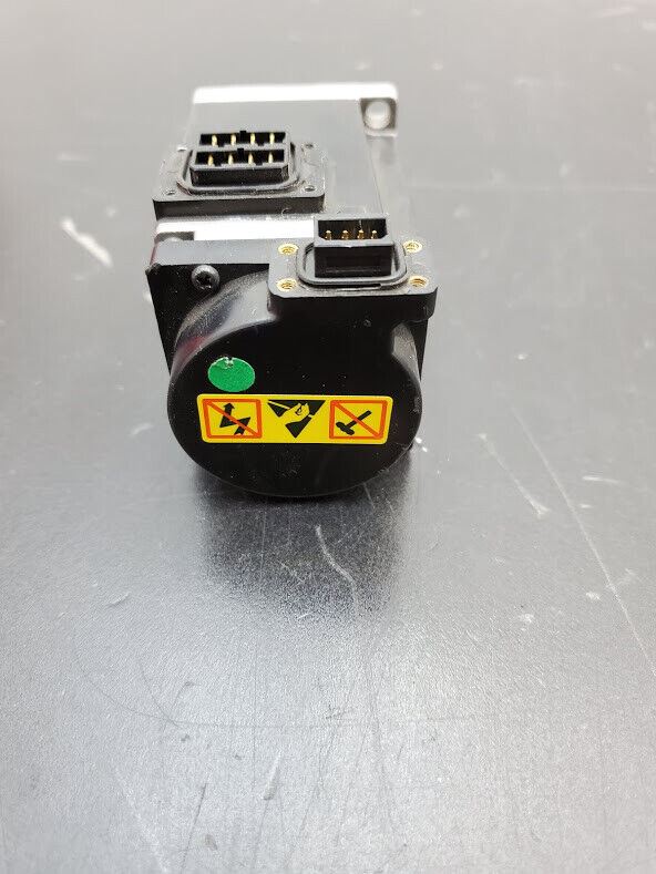 Sanmotion Sayo Denki R2AA04010FXP00M Servo Motor 100W AC200V .8A 3000RPM