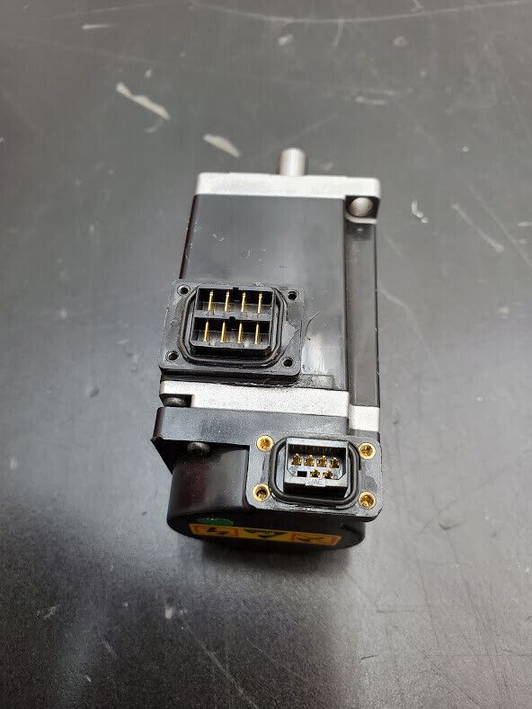 Sanmotion Sayo Denki R2AA04010FXP00M Servo Motor 100W AC200V .8A 3000RPM