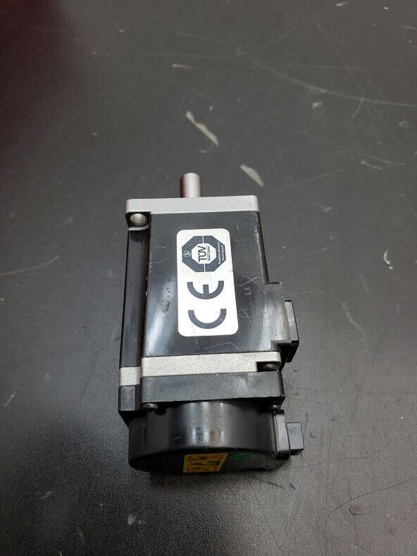 Sanmotion Sayo Denki R2AA04010FXP00M Servo Motor 100W AC200V .8A 3000RPM