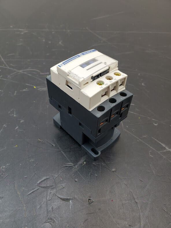 TELEMECANIQUE LC1D09 Contactor 200-600V 1PH or 3PH 2-5kW w/ 120VAC Coil DIN Rail
