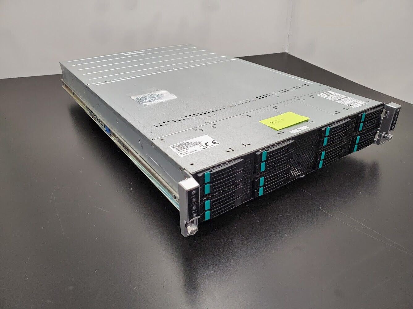 Intel Server Storage H2216XXKR 16x SFF HDD 8x Xeon E5-2680 256Gb DDR3-1600 Ram B