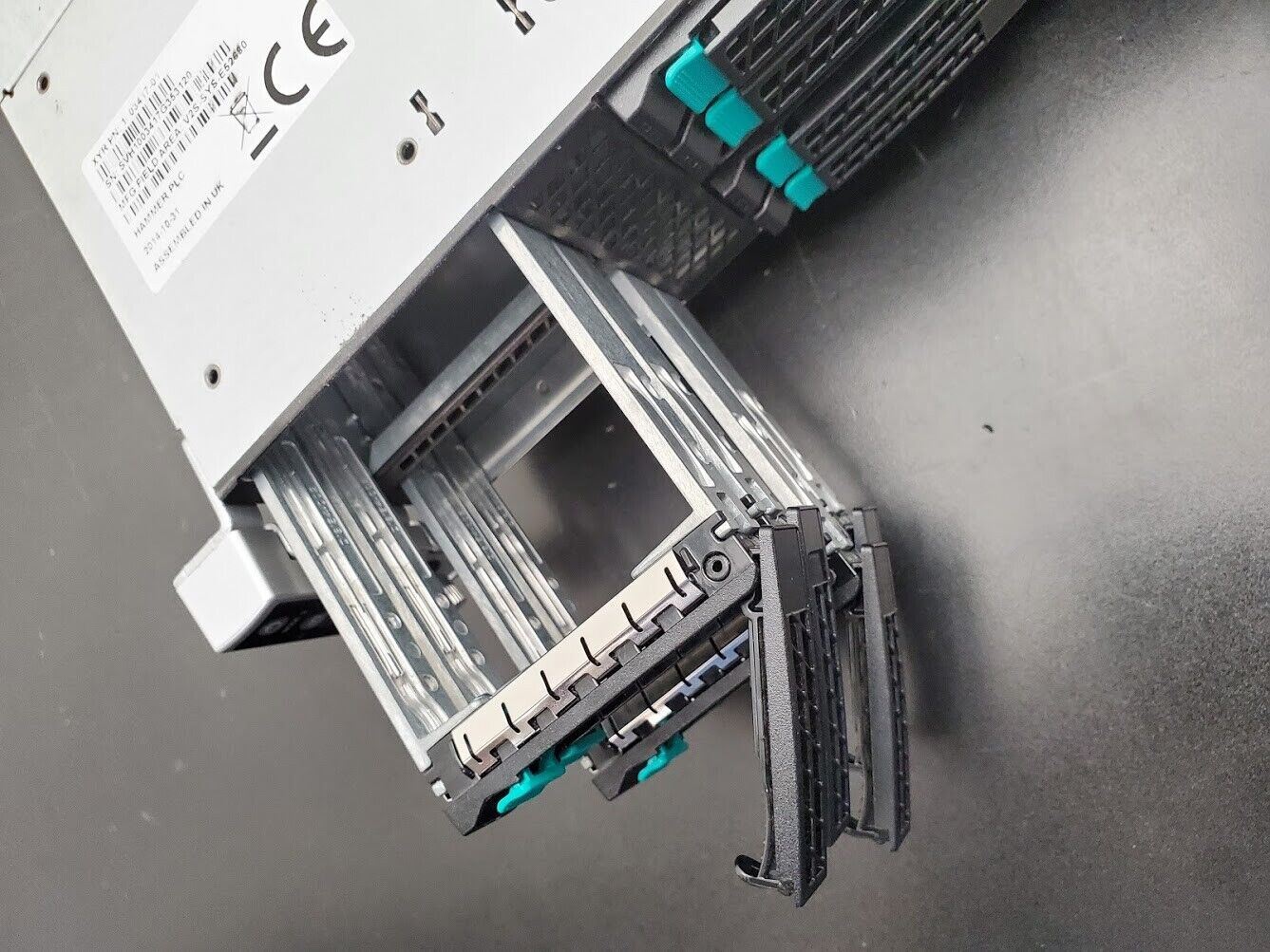 Intel Server Storage H2216XXKR 16x SFF HDD 8x Xeon E5-2680 256Gb DDR3-1600 Ram B