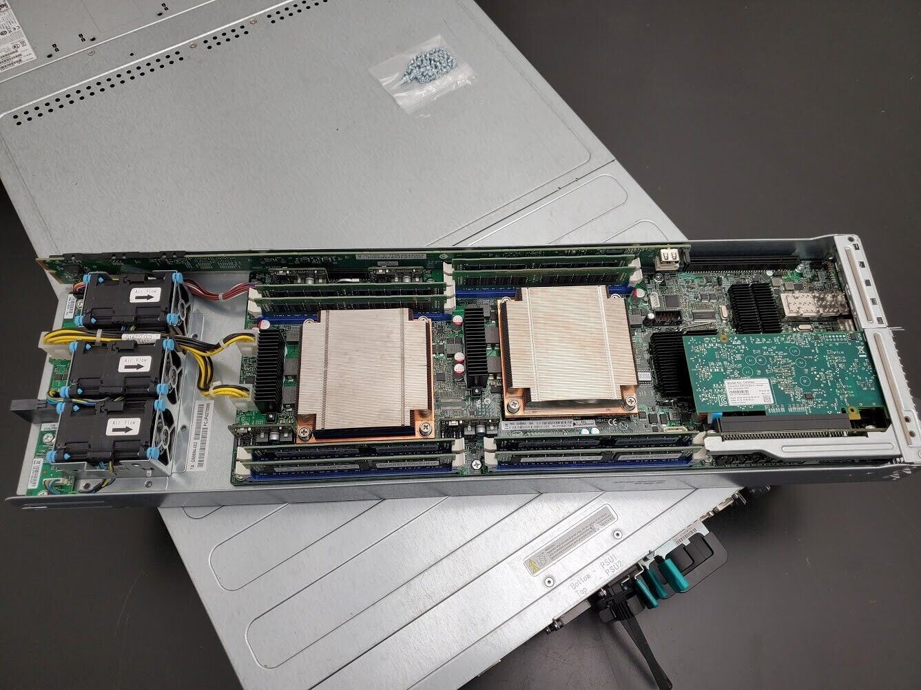 Intel Server Storage H2216XXKR 16x SFF HDD 8x Xeon E5-2680 256Gb DDR3-1600 Ram B