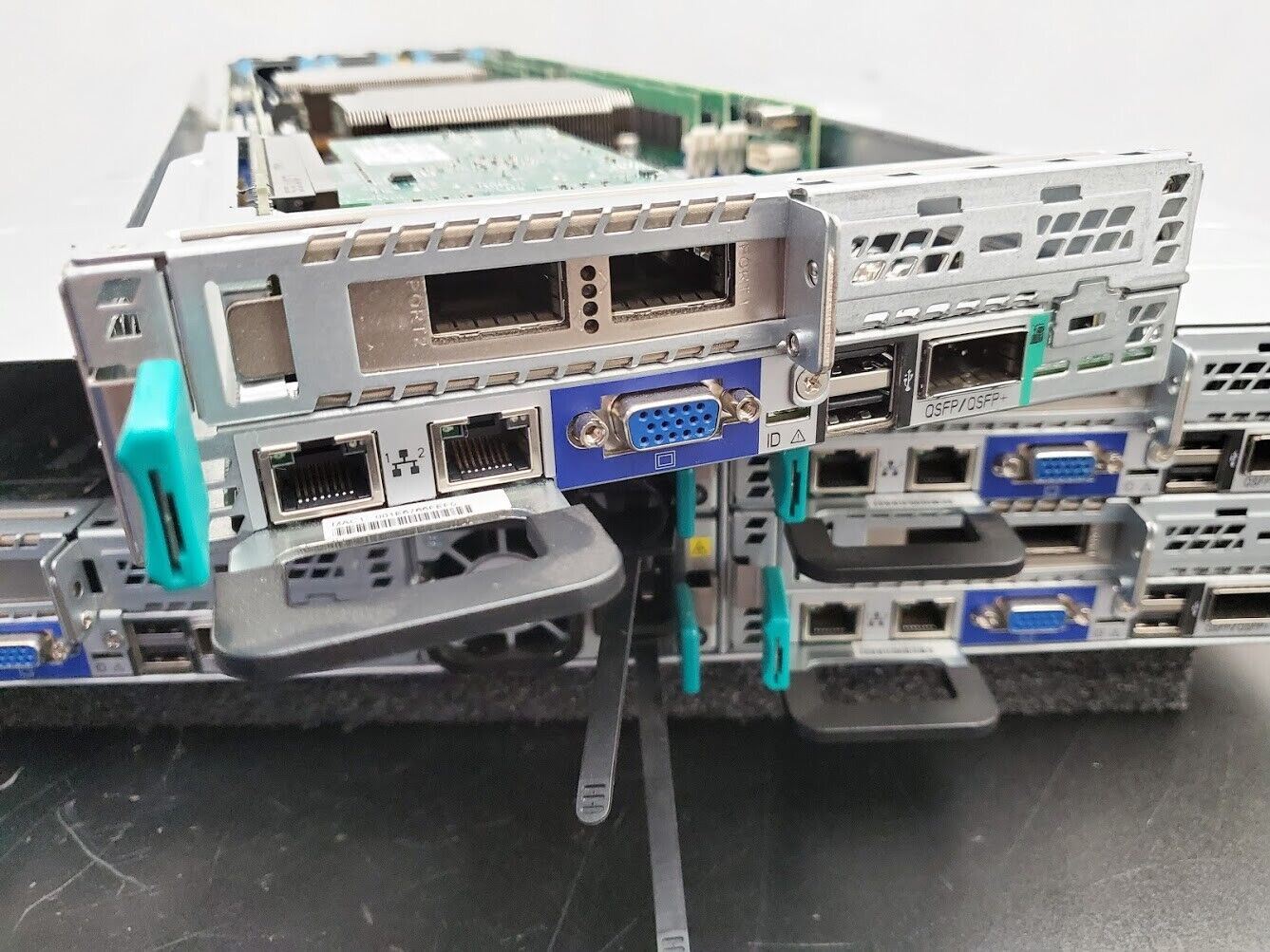 Intel Server Storage H2216XXKR 16x SFF HDD 8x Xeon E5-2680 256Gb DDR3-1600 Ram B