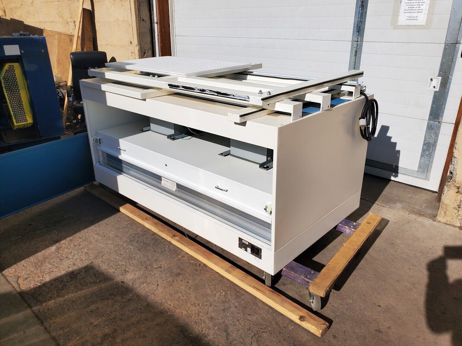 Envirco Unidirectional Flow Clean Bench Workstation HEPA MAC10 w/stand Downflow