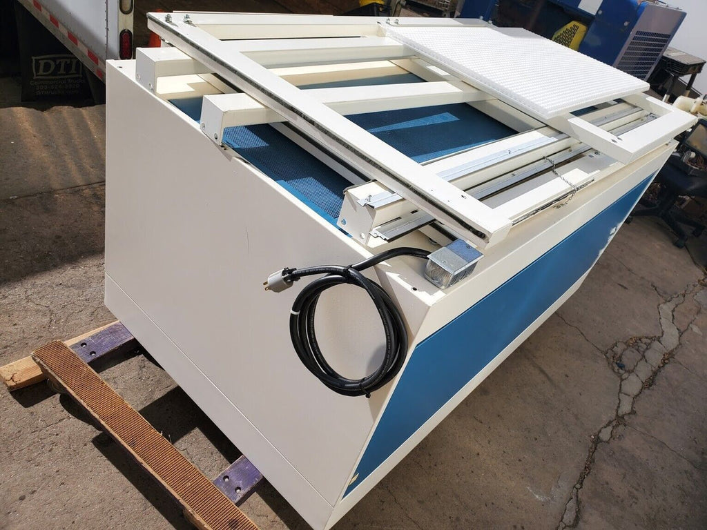 Envirco Unidirectional Flow Clean Bench Workstation HEPA MAC10 w/stand Downflow