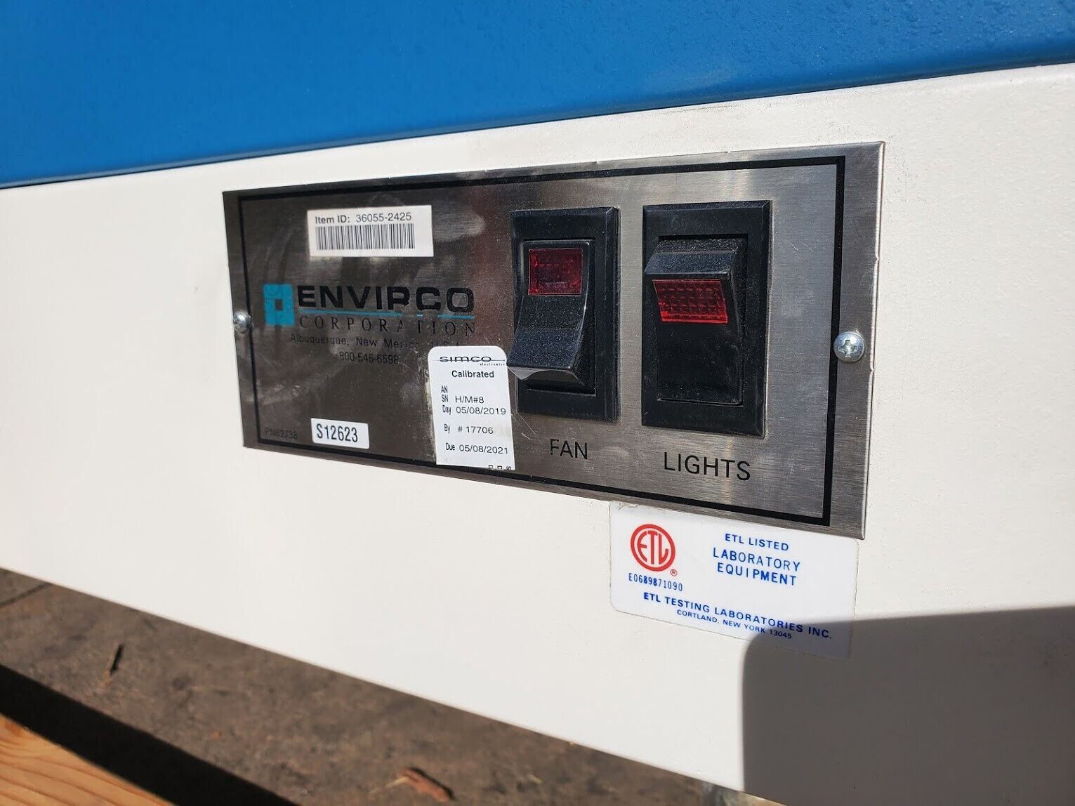 Envirco Unidirectional Flow Clean Bench Workstation HEPA MAC10 w/stand Downflow