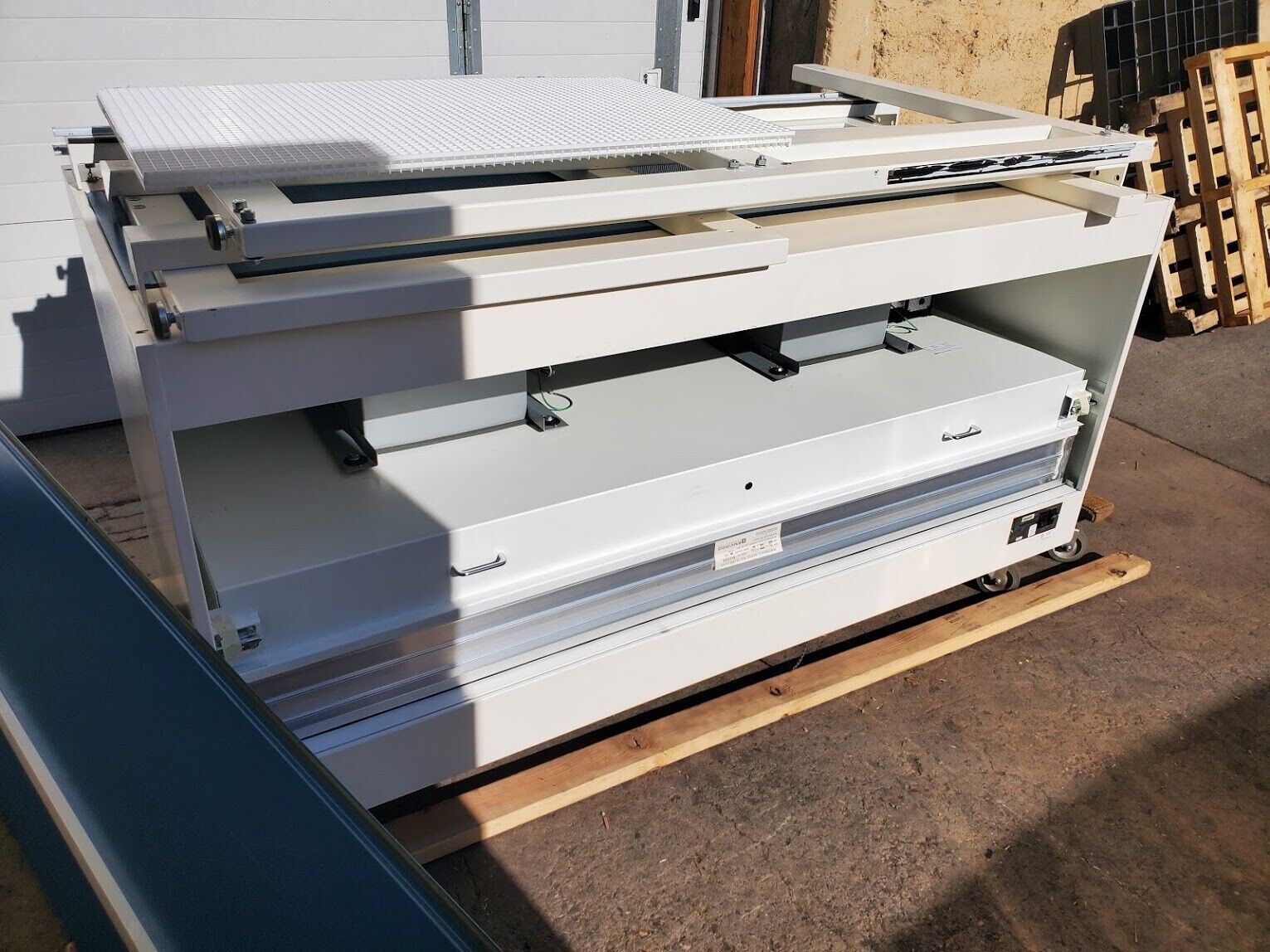 Envirco Unidirectional Flow Clean Bench Workstation HEPA MAC10 w/stand Downflow