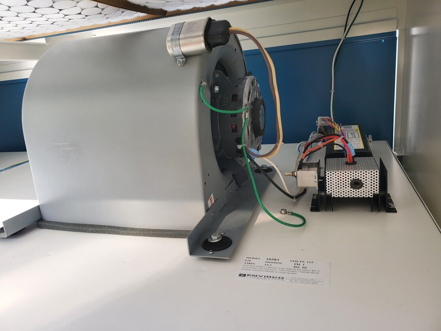 Envirco Unidirectional Flow Clean Bench Workstation HEPA MAC10 w/stand Downflow