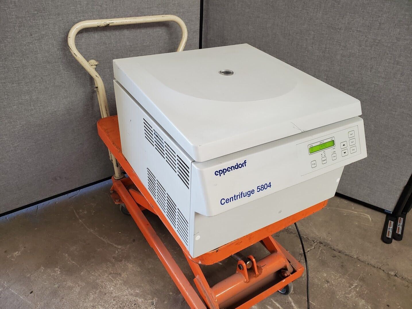 Eppendorf Centrifuge 5804 Power On Tested Motor Spins, Error 6, No rotor