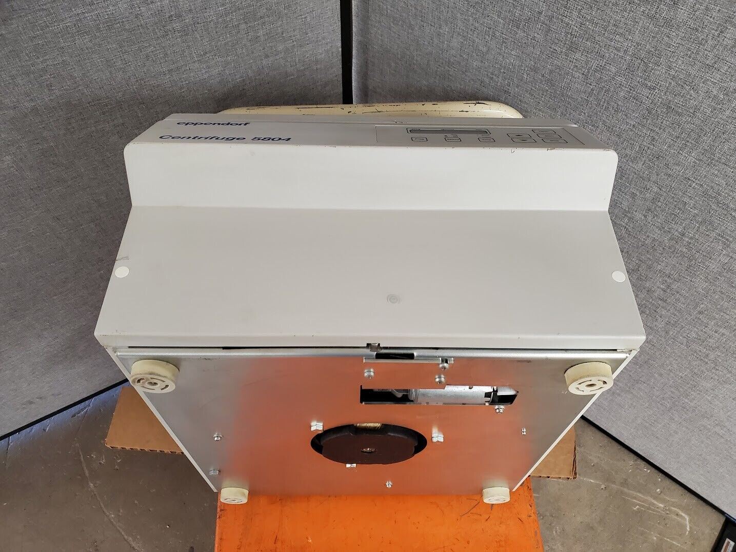 Eppendorf Centrifuge 5804 Power On Tested Motor Spins, Error 6, No rotor