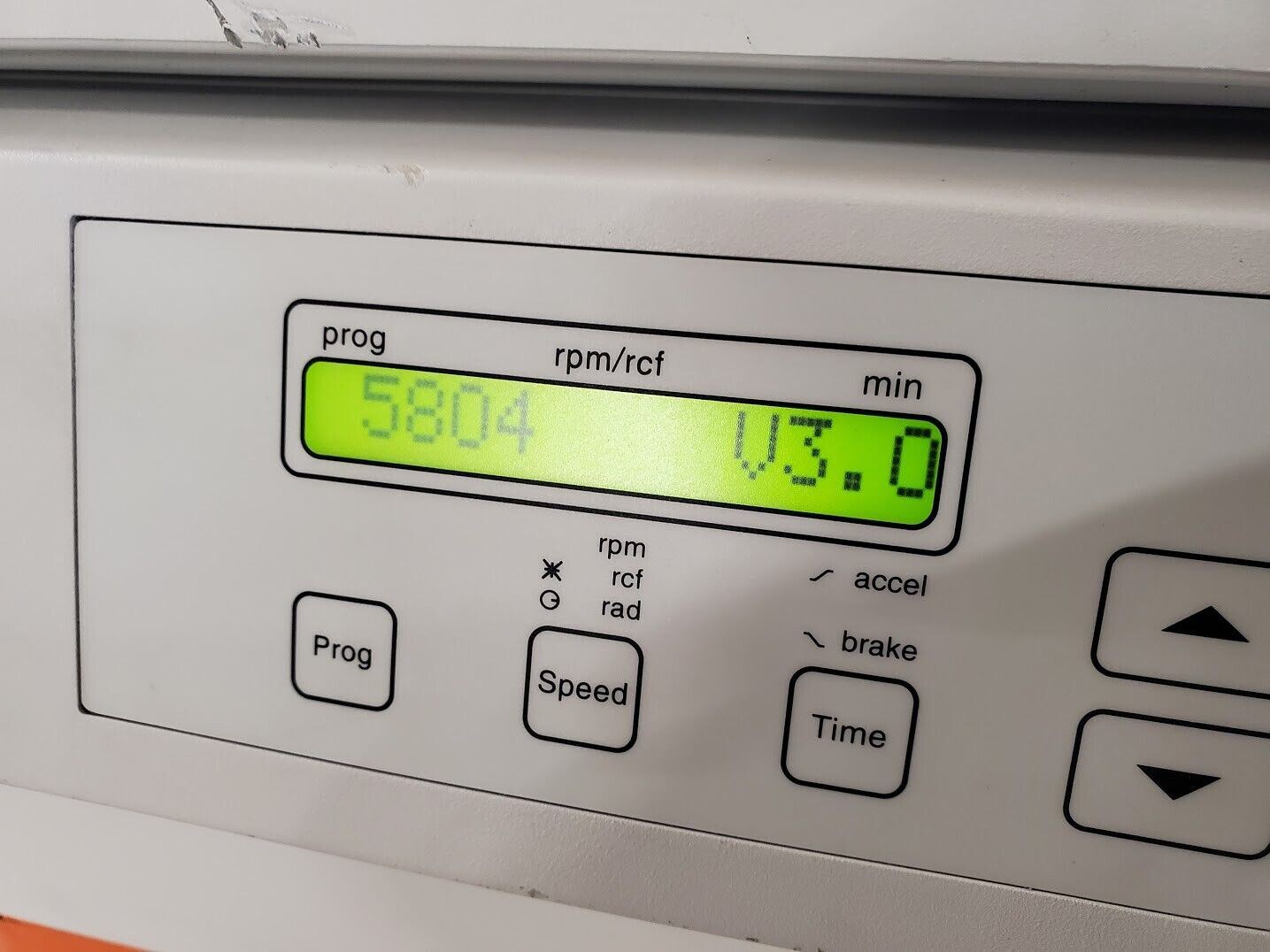 Eppendorf Centrifuge 5804 Power On Tested Motor Spins, Error 6, No rotor