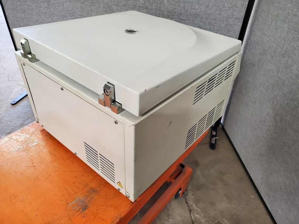 Eppendorf Centrifuge 5804 Power On Tested Motor Spins, Error 6, No rotor