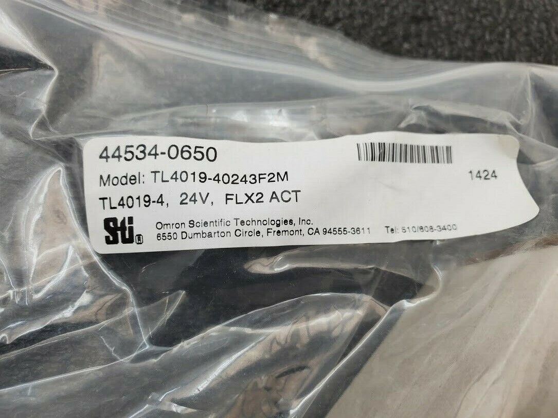 OMRON STI TL4019-40243F2M TL4019-4 24V FLX2 ACT 44534-0650 NEW Safety Interlock
