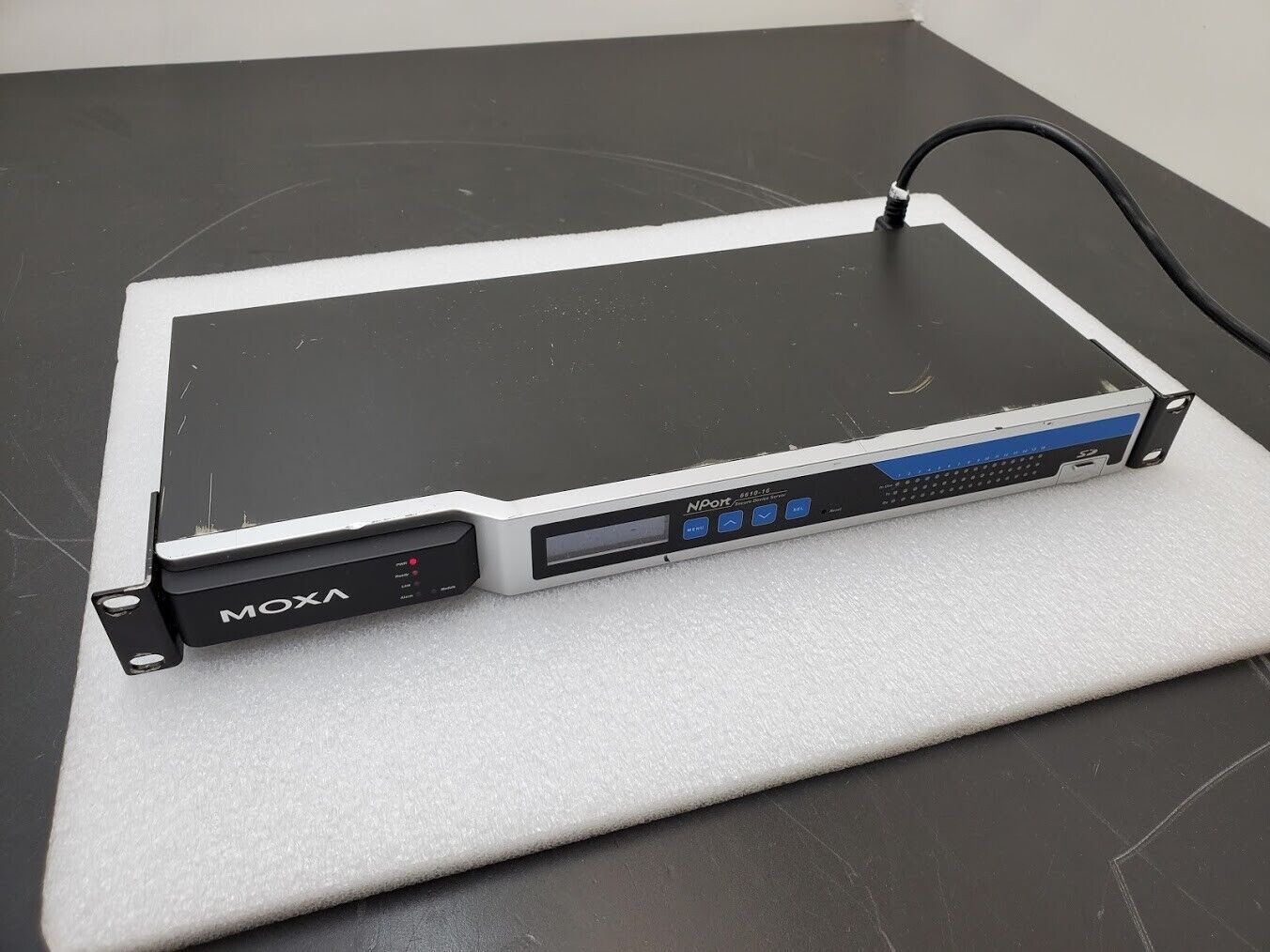MOXA NPort 6610-16 16 Ports 8-pin RJ45 RS-232 Secure Device Server 100V~240Vac