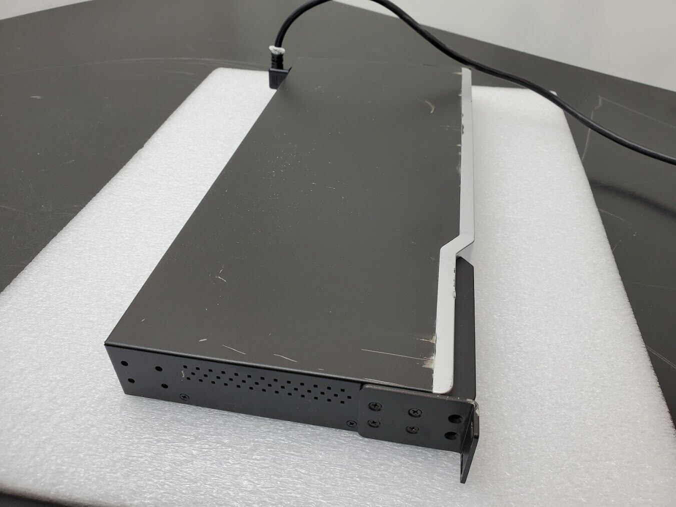 MOXA NPort 6610-16 16 Ports 8-pin RJ45 RS-232 Secure Device Server 100V~240Vac